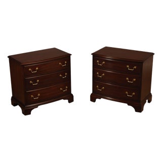 Henkel Harris Chippendale Style Pair Of Mahogany Bowfront Three-Drawer Nightstands For Sale
