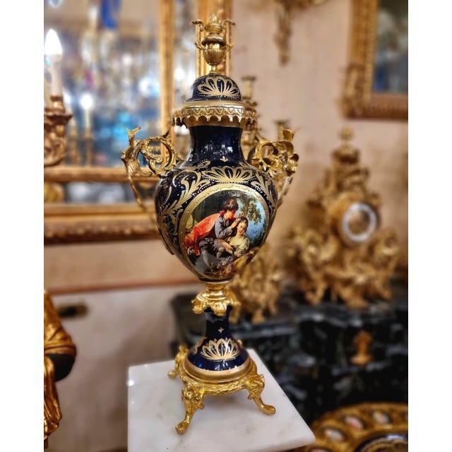 French French Porcelain Vase – Blue Romantic Couple With Gold Leaf & Bronze Details For Sale - Image 3 of 3
