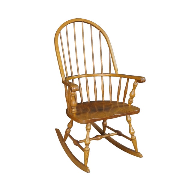 This classic vintage Nichols & Stone Windsor-back rocking chair is solidly constructed from durable honey oak, showcasing...
