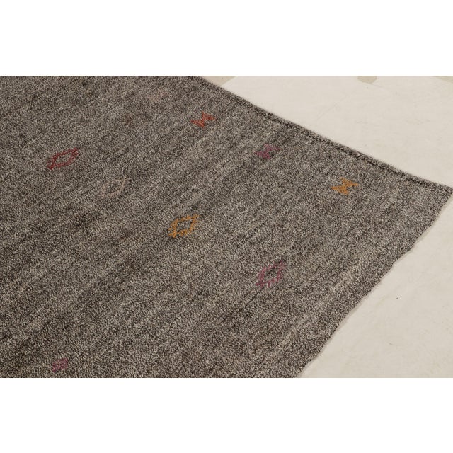 Rug & Kilim Vintage Turkish Kilim Rug in Gray Solid Striae, Subdued Multihued Embroidery For Sale - Image 4 of 7
