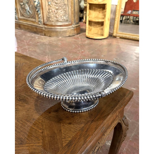 French 19th Century French Louis XVI Style Silver Plated Bread Basket With Swing Handle For Sale - Image 3 of 8