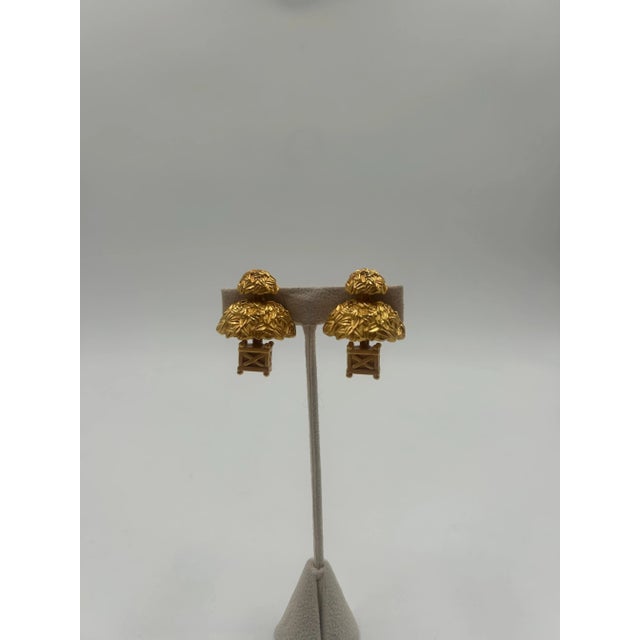 Chic and collectible, these Karl Lagerfeld gold-toned clip-on earrings feature a bold, sculptural design that reflects the...