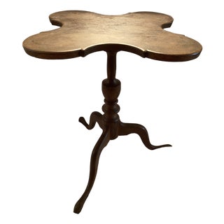 1785 American Furniture Connecticut Heritage Investment Piece American Federal Cherrywood Scallop-Top Candlestand Circa 1785 Connecticut For Sale