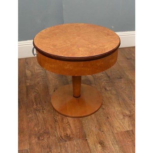 1930s Art Deco Side Tables in Burr Walnut 1930s, Set of 2 For Sale - Image 5 of 9