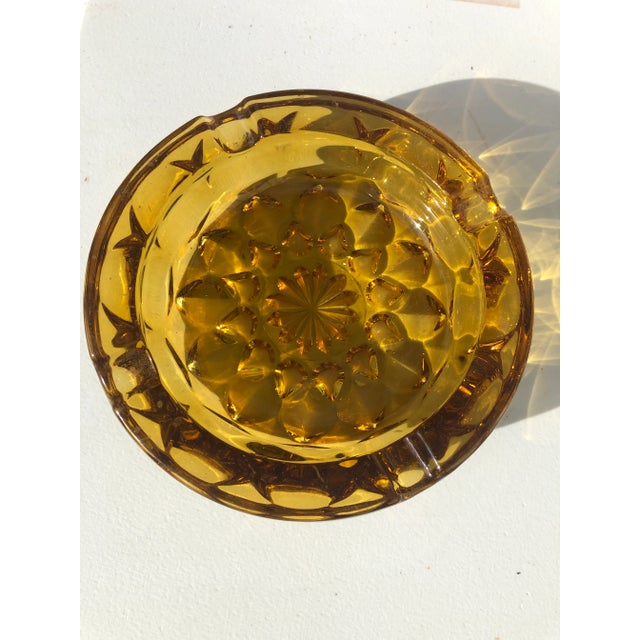 Mid-Century Modern 1960s Mid-Century Modern Round Amber Ashtray With 12 Point Pattern For Sale - Image 3 of 10