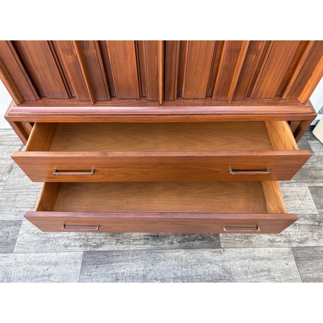 Fully Refinished Mid Century Modern Sculpted Highboy Dresser. Circa 1960s. For Sale - Image 14 of 18