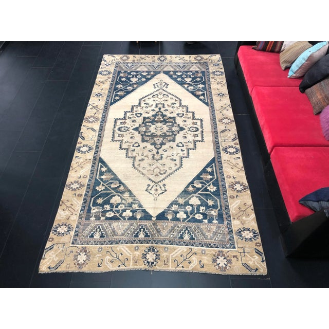 Vintage Medallion Design Traditional Turkish Wool Area Rug For Sale - Image 10 of 10