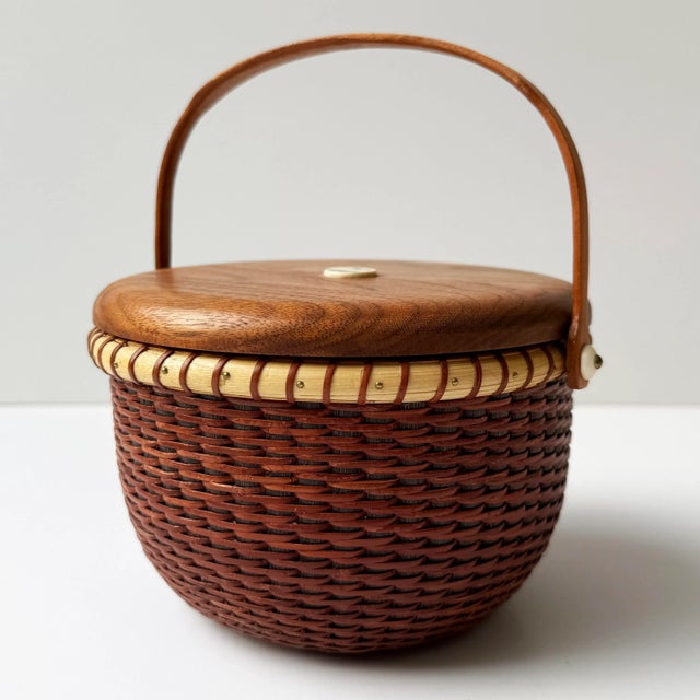 American Vintage Signed Nantucket Lightship Basket – Handcrafted With Dolphin Lid, Bone Handle & Geometric Pattern For Sale - Image 3 of 12