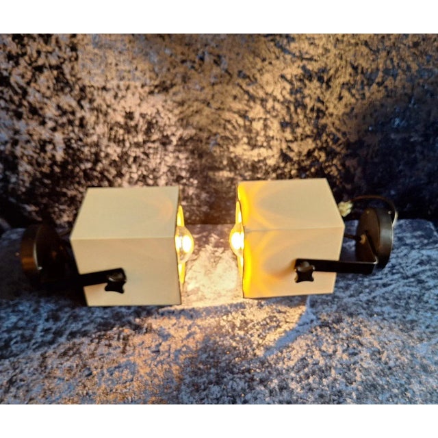 Vintage Adjustable Wall Lamps with Cream White Cube-Shaped Plastic Housing, Black Plastic Cover and Mount, 1970s, Set of 2 For Sale - Image 6 of 8