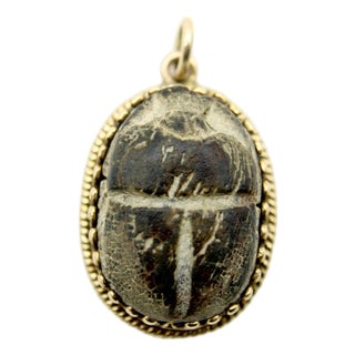 1920s 14k Gold Egyptian Revival Scarab Faience Pendant With Decorative Border For Sale