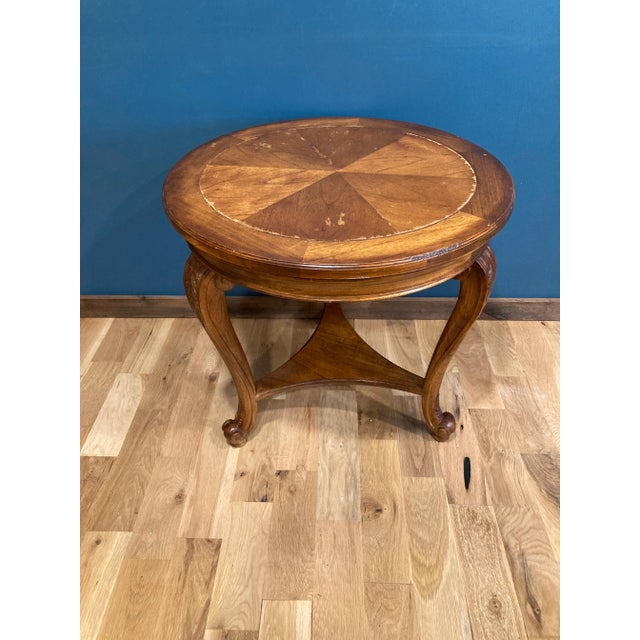 Very pretty side or accent table by Hekman Furniture Co. Hand carved legs. Side edges of table and bottom have burned...