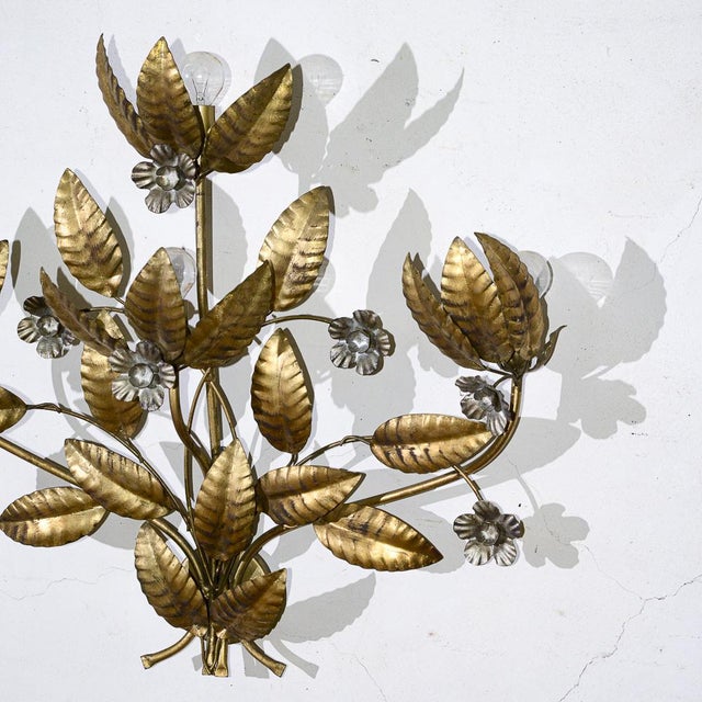Wrought and Gilded Iron 4-Light Wall Light with Leaves and Flowers For Sale - Image 4 of 10