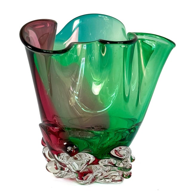 Late 20th Century Signed David Van Noppen Ruffled Art Glass Vase in Emerald Green, Cranberry Pink & Blue For Sale - Image 5 of 8