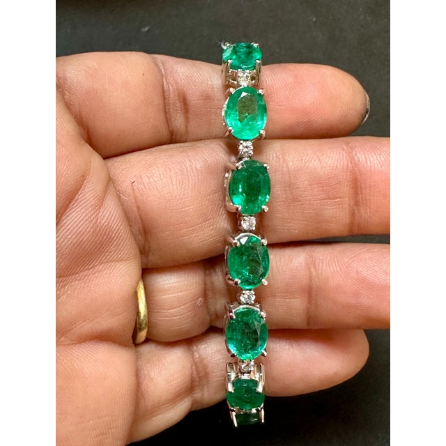 Gemstone 30 Carat Natural Zambian Emerald & Diamond Tennis Bracelet 14 Karat Gold For Sale - Image 7 of 18