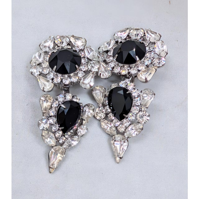 1990s Vintage Signed Marie Ferre Rhodium Plated Faux-Onyx & Clear Rhinestone Chandelier Clip Earrings-2 Pieces For Sale - Image 5 of 8