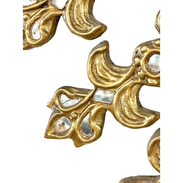 Large Mid-Century Peruvian Giltwood Sunburst Mirror With Intricate Carved Detail For Sale - Image 6 of 18