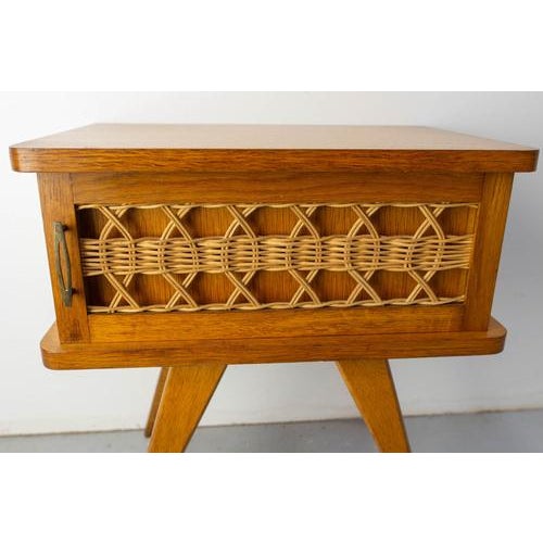 French Nightstands in Oak & Wicker with Compass Feet, 1950, Set of 2 For Sale - Image 6 of 10