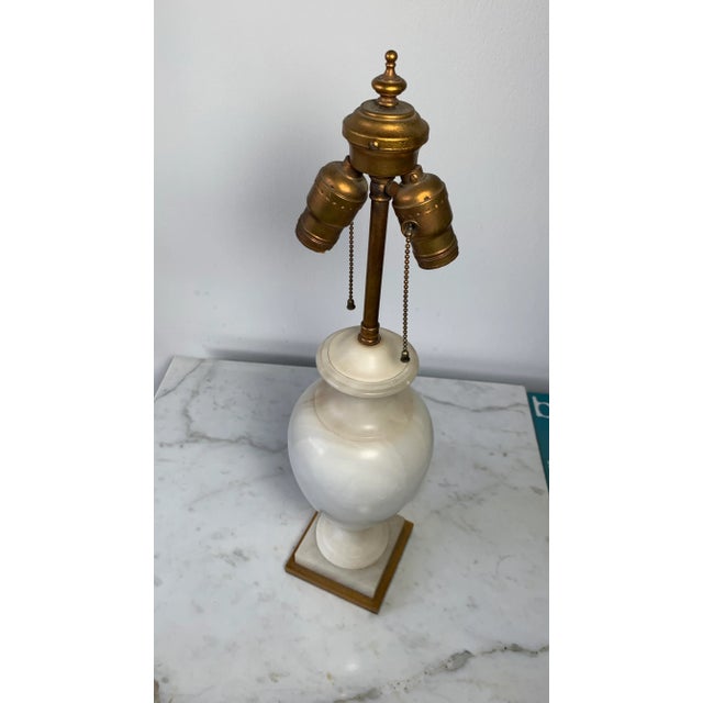 Alabaster Early 20th Century Neoclassical Polished Alabaster Urn Table Lamp For Sale - Image 8 of 13
