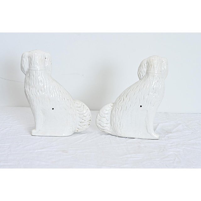 English 19th Century Pair of Staffordshire Dogs with Glass Eyes For Sale In Baton Rouge - Image 6 of 7