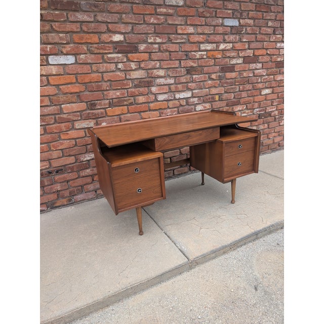 This is a fantastic mid century modern floating desk by Hooker. The desk has been professionally refinished and is in like...