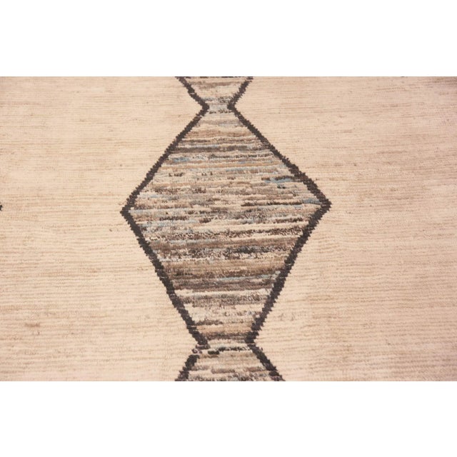 Early 21st Century Nazmiyal Collection Large Contemporary Area Rug For Sale - Image 5 of 7