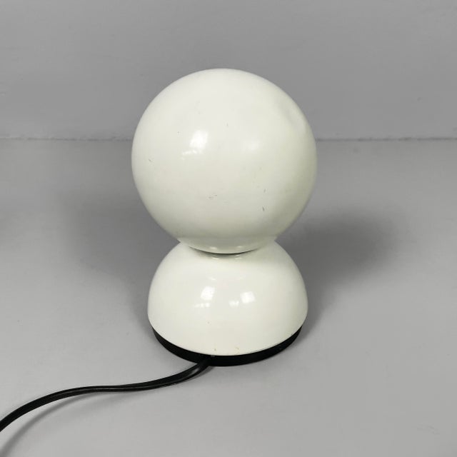 Italian Modern White Eclisse Table Lamps by Vico Magistretti for Artemide, 1970s, Set of 2 For Sale - Image 12 of 16