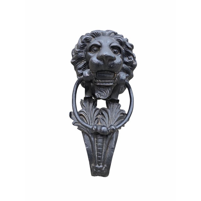 Traditional Lion Head Door Knocker in Cast Iron Decorative cast iron lion head door knocker featuring a detailed...