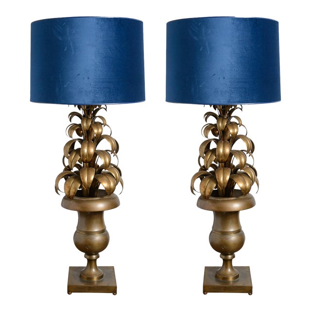 1960s Neoclassical Style Brass Palm Frond Tole Table Lamp - Pair For Sale