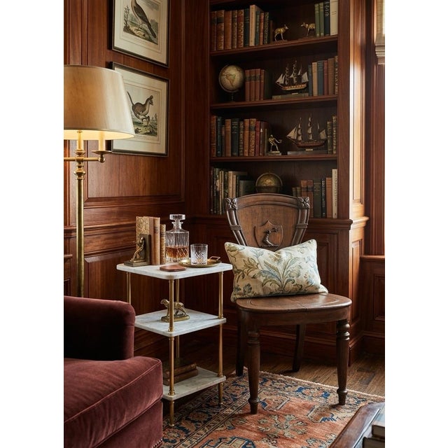 Chocolate 1950s English Oak Hall Chair With Heraldic Carved Crest For Sale - Image 8 of 9