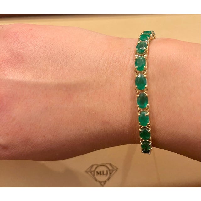 16 Carat Natural Emerald Cocktail Tennis Bracelet 14 Karat Yellow Gold For Sale - Image 10 of 18