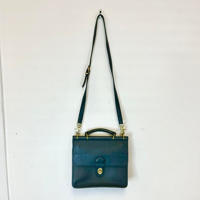 American 1993 Vintage Boho Chic Coach Willis Navy Leather Satchel Crossbody Handbag For Sale - Image 3 of 11