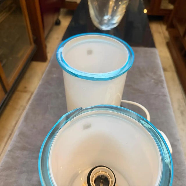 Two 1980s Mid-Century Modern White and Turquoise Murano Glass Bed Lamps by Itre For Sale - Image 17 of 17