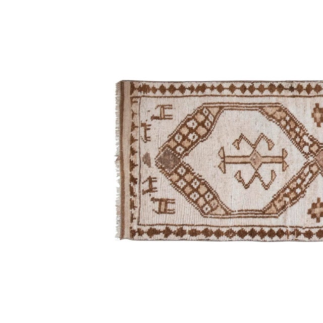 Mid-Century Modern Natural White Herki Turkish Hand-Knotted Runner 2'9" X 11'6" For Sale - Image 3 of 13