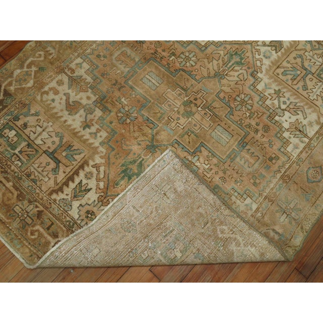 Early 20th Century Vintage Heriz rug no. 31243 For Sale - Image 5 of 6