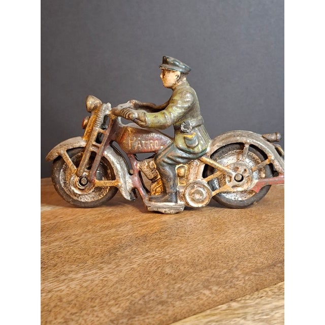1930s Antique 1930s Hubley Cast Iron "Patrol" Cop Police Motorcycle Toy | Green Paint & Integral Officer Rider 6.25" For Sale - Image 5 of 17