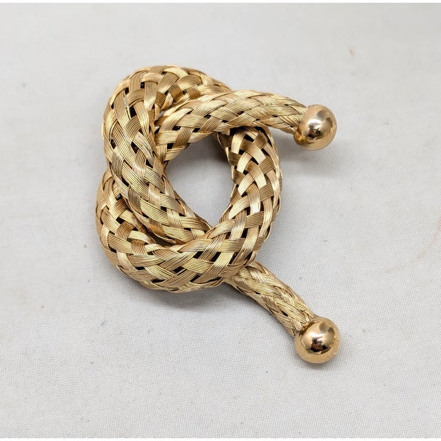 1950s Vintage 1950s Signed Napier Doris Day Goldtone Woven Knot Brooch For Sale - Image 5 of 12