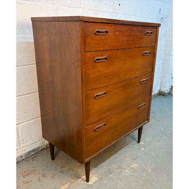 Mid-Century Modern Mid 20th Century Modern Four Drawer Walnut Highboy Dresser For Sale - Image 3 of 14