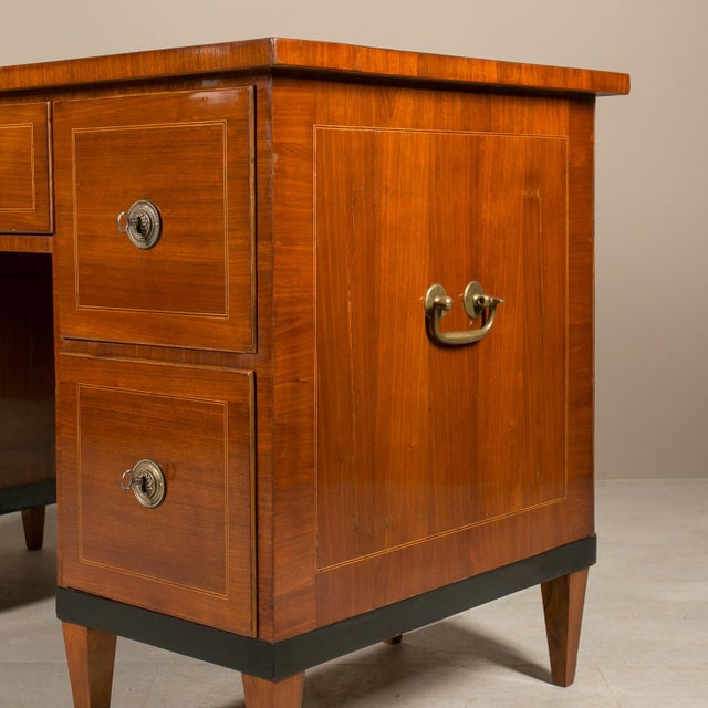 Biedermeier Desk in Walnut Veneer, 1830 For Sale - Image 6 of 15