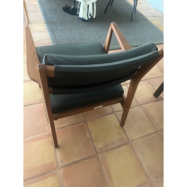 Design Within Reach Jens Risom Walnut and Black Leather Lounge Chair For Sale - Image 4 of 6