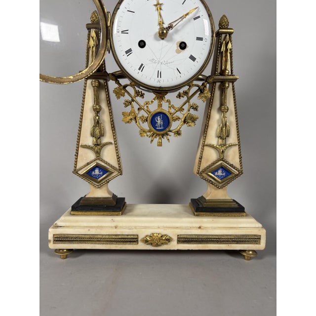 Traditional Louis XVI Portico Clock in White Marble and Porcelain from Wedgwood, 1780 For Sale - Image 3 of 8