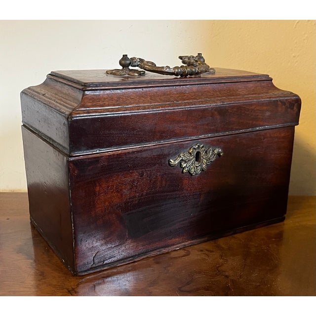 Antique 18th Century English George II Highly Figured Mahogany Tea Caddy Box With Gilt Bronze Handle & Escutcheon For Sale - Image 10 of 12