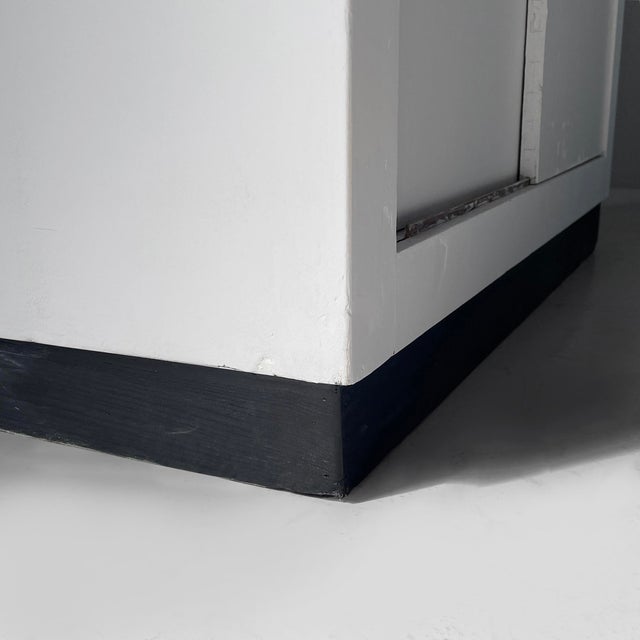 Italian Modern Wardrobe in Light Grey and Black Wood, 1960s For Sale - Image 16 of 18
