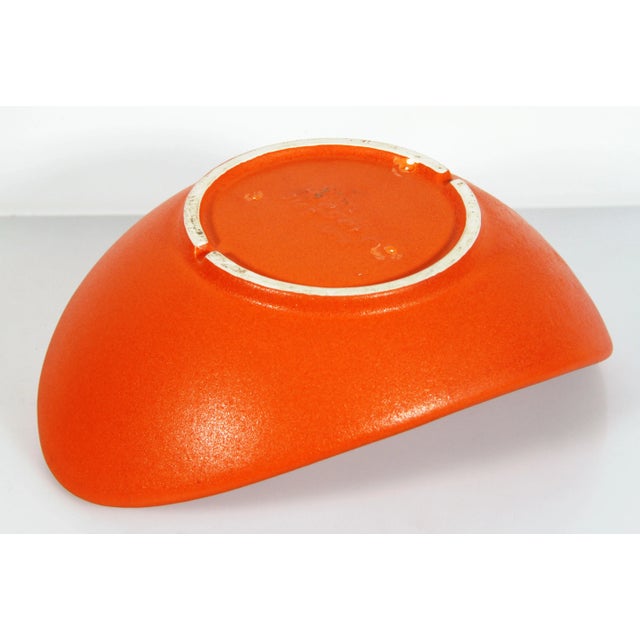 Mid Century Modern Haeger Orange Curved Decorative Bowl / Centerpiece For Sale - Image 9 of 11