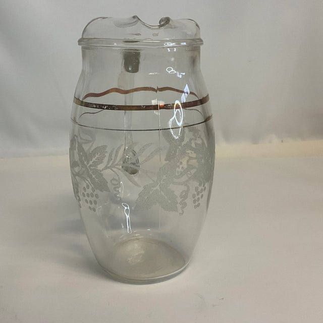 Transparent 1950s Vintage Mid-Century Juice Pitcher and Glasses - Set of 9. For Sale - Image 8 of 11