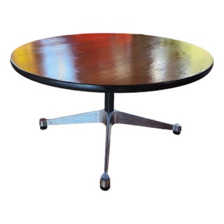 1960s Herman Miller Eames Round Walnut Coffee Table With Aluminum Base – Mid-Century Modern For Sale