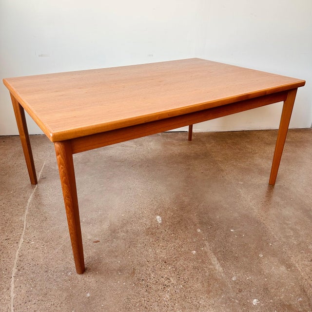 Featured here is a highly versatile, Danish-made expansion dining table built by the renown Danish company, BRDR Furbo....