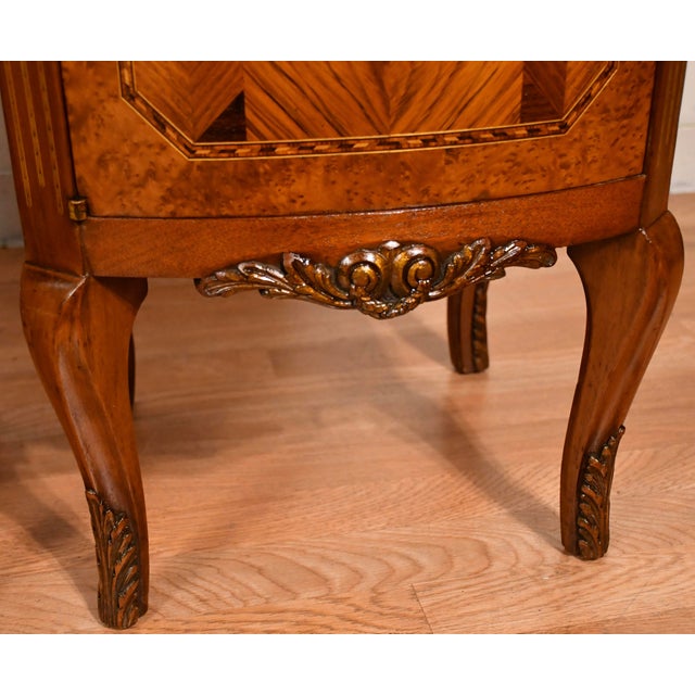 1900 Antique French Louis XV Walnut Inlay & Marble Top Pair Nightstands / Bedside Tables For Sale - Image 9 of 17