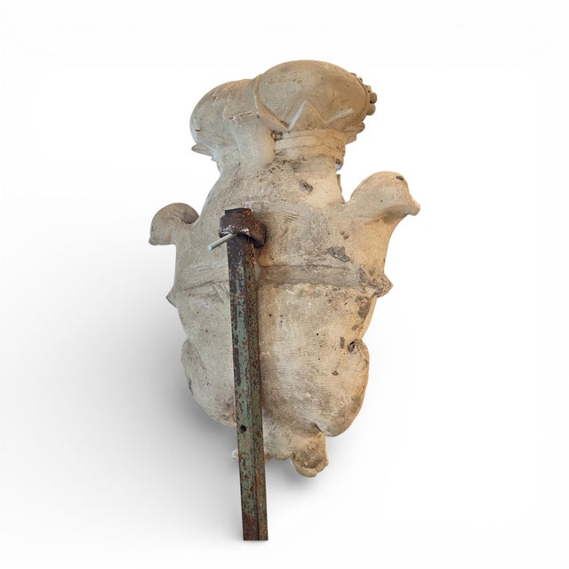 17c Italian Antique Marble Crown on Iron Stand For Sale - Image 4 of 4