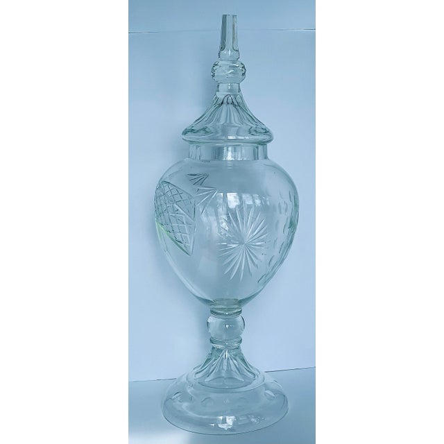 Monumental English Antique Late 19th Century Blown Cut-Glass Apothecary Jar With Faceted Finial Cover For Sale In San Antonio - Image 6 of 13