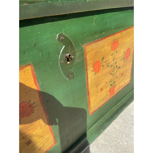 Late 19th Century Pennsylvania Dutch Forrest Green and Natural Wood Hope Chest For Sale - Image 4 of 7